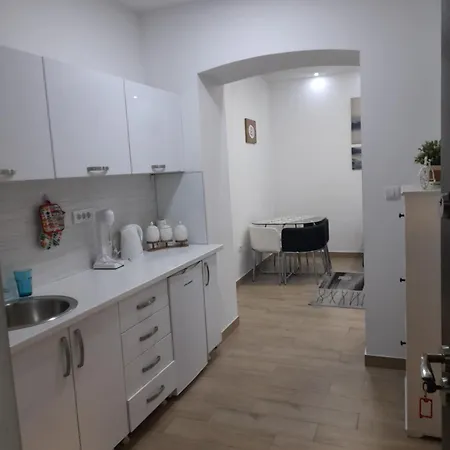 Xenia1 *